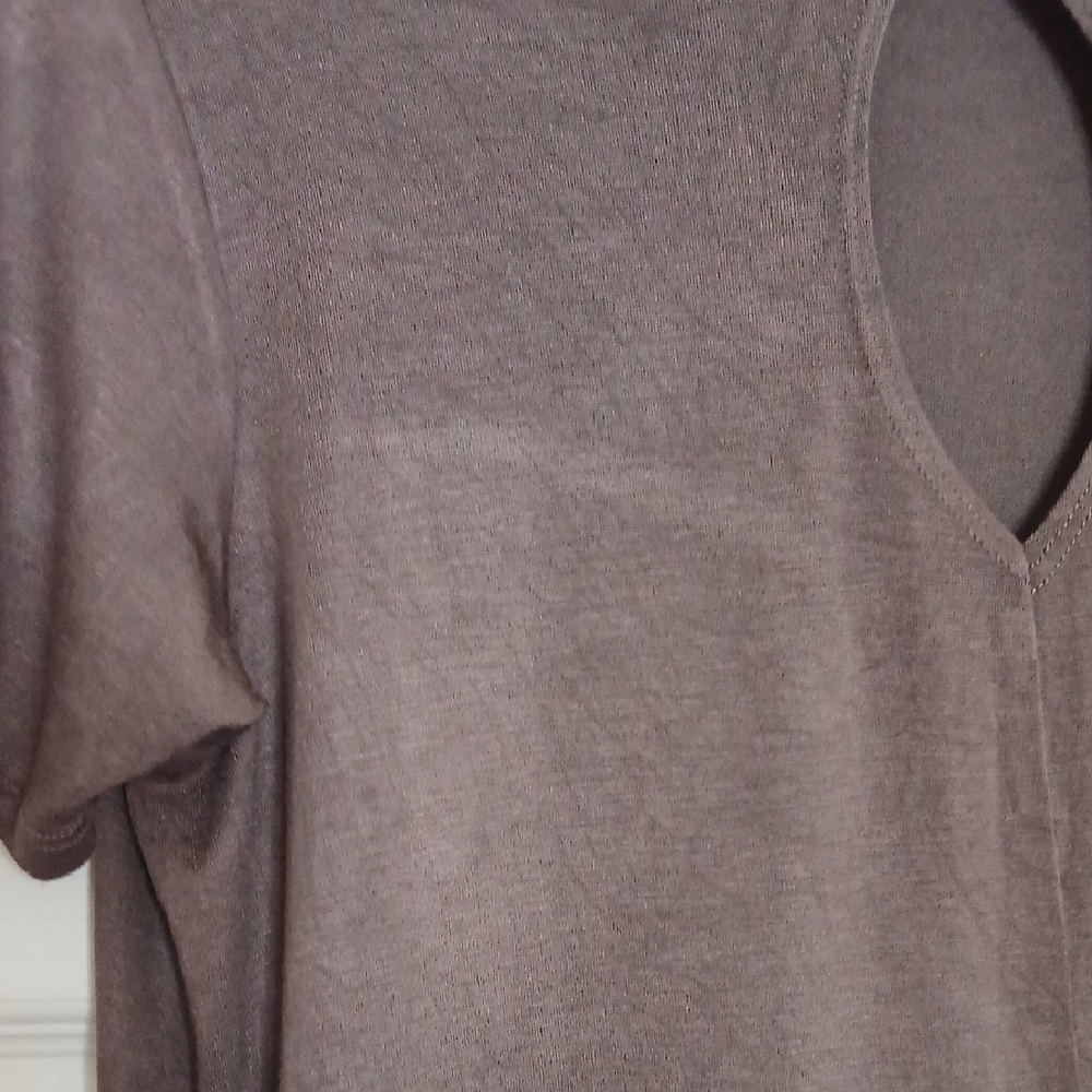 Beyond Yoga Tee * Flaws - Picture 4 of 11